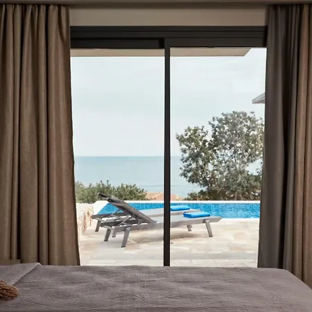 Sea Front Villa *
