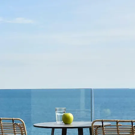 Vila Sea Front *